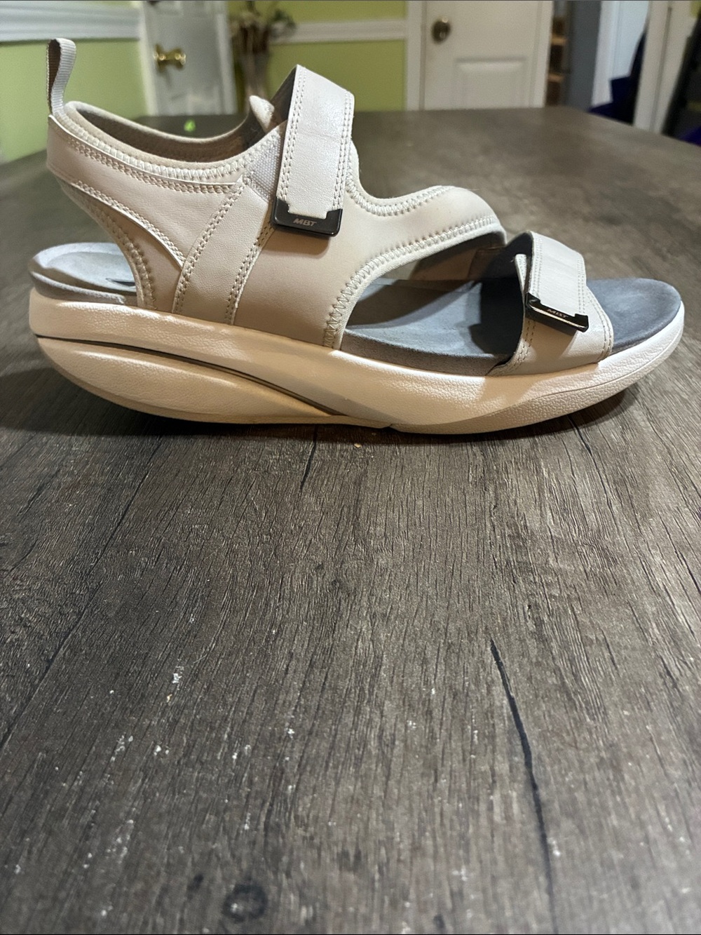 MBT women’s AZA